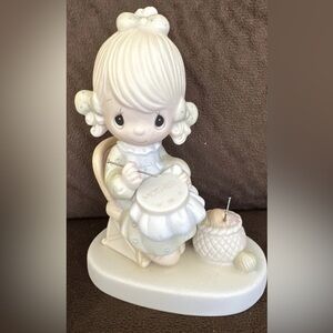 Adorable Figurine with Embroidery Design
PRECIOUS MOMENTS